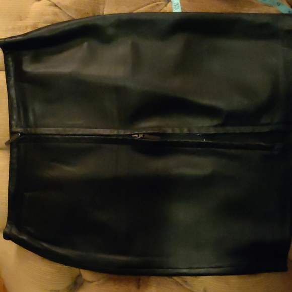 Genuine leather double zipper skirt. - Picture 4 of 4